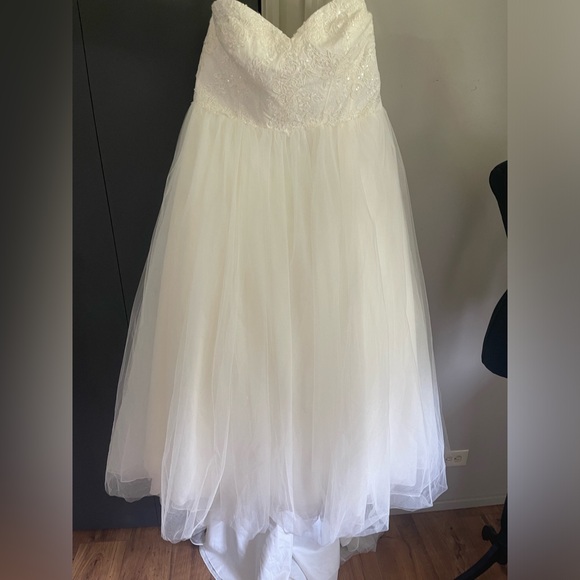 David's Bridal 22W Strapless Wedding Dress with Lace Corset Bodice STYLE# WG3633 - Picture 4 of 15